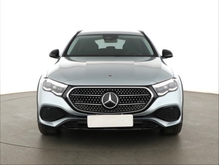 Mercedes-Benz E, 2024 - pohled č. 2