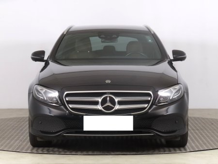 Mercedes-Benz E, 2018 - pohled č. 2