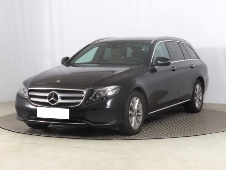 Mercedes-Benz E, 2018 - pohled č. 3