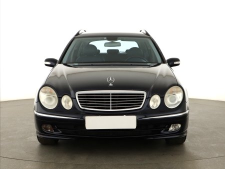 Mercedes-Benz E, 2003 - pohled č. 2