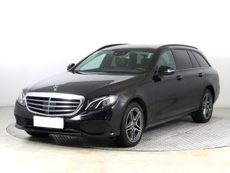 Mercedes-Benz E, 2017 - pohled č. 3