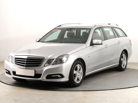 Mercedes-Benz E, 2010 - pohled č. 3