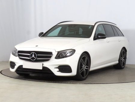 Mercedes-Benz E, 2019 - pohled č. 3