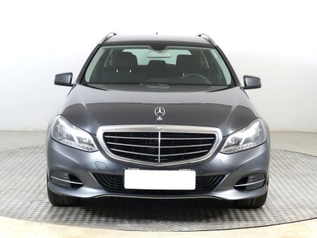 Mercedes-Benz E, 2014 - pohled č. 2