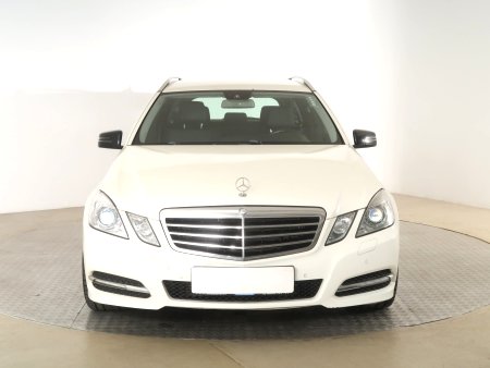 Mercedes-Benz E, 2011 - pohled č. 2