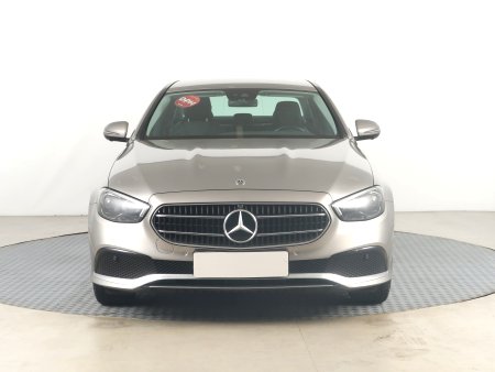 Mercedes-Benz E, 2021 - pohled č. 2