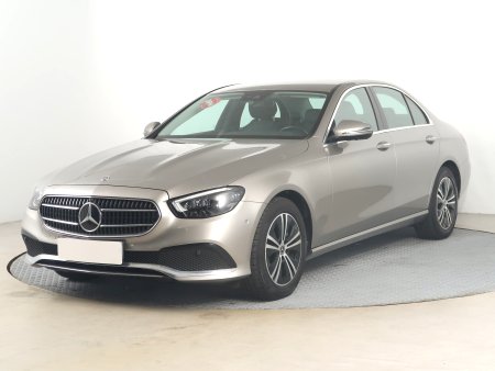 Mercedes-Benz E, 2021 - pohled č. 3