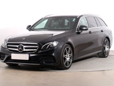 Mercedes-Benz E, 2017 - pohled č. 3