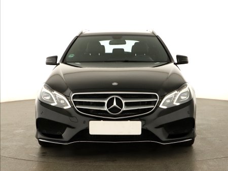 Mercedes-Benz E, 2016 - pohled č. 2