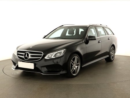 Mercedes-Benz E, 2016 - pohled č. 3