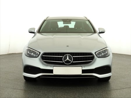 Mercedes-Benz E, 2021 - pohled č. 2