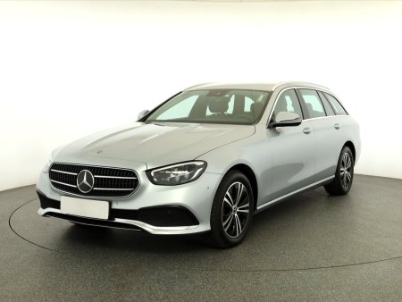 Mercedes-Benz E, 2021 - pohled č. 3