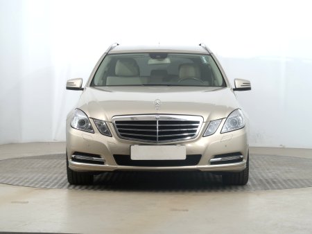 Mercedes-Benz E, 2012 - pohled č. 2