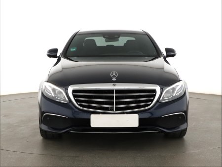 Mercedes-Benz E, 2017 - pohled č. 2