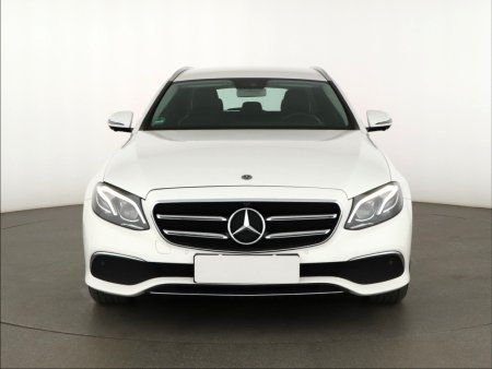 Mercedes-Benz E, 2019 - pohled č. 2