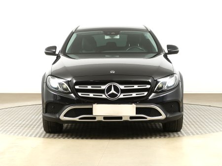 Mercedes-Benz E, 2017 - pohled č. 2