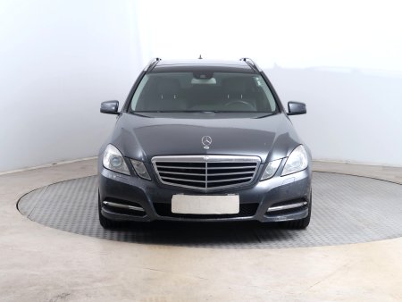 Mercedes-Benz E, 2011 - pohled č. 2