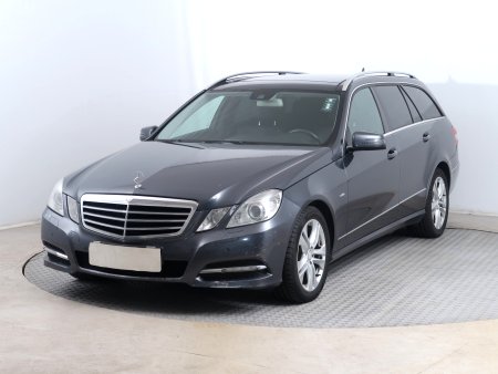 Mercedes-Benz E, 2011 - pohled č. 3