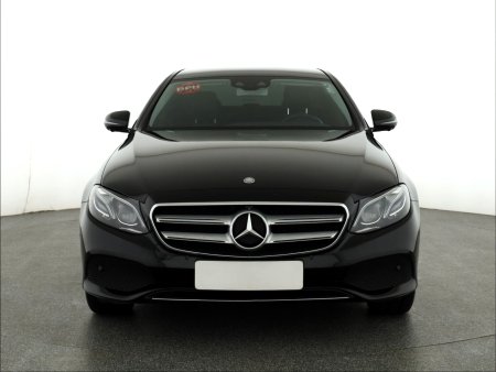 Mercedes-Benz E, 2017 - pohled č. 2