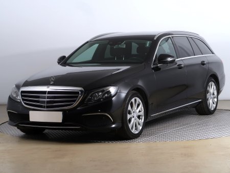Mercedes-Benz E, 2019 - pohled č. 3