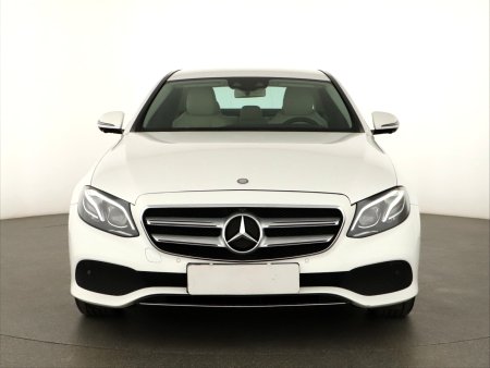 Mercedes-Benz E, 2016 - pohled č. 2