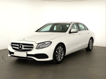 Mercedes-Benz E, 2016 - pohled č. 3