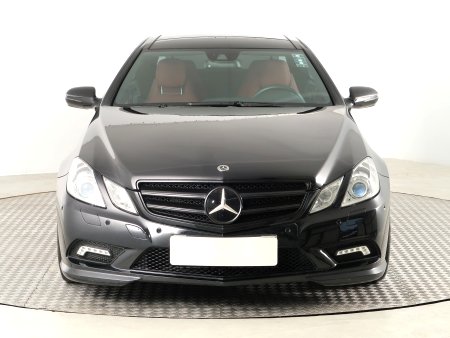 Mercedes-Benz E, 2010 - pohled č. 2