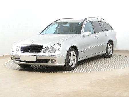 Mercedes-Benz E, 2006 - pohled č. 3