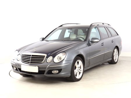 Mercedes-Benz E, 2006 - pohled č. 3