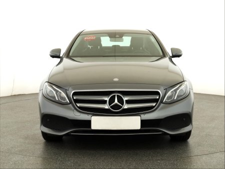 Mercedes-Benz E, 2016 - pohled č. 2