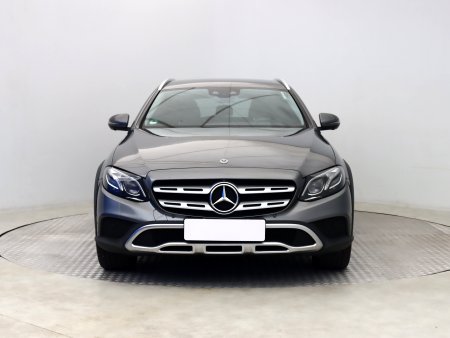 Mercedes-Benz E, 2017 - pohled č. 2