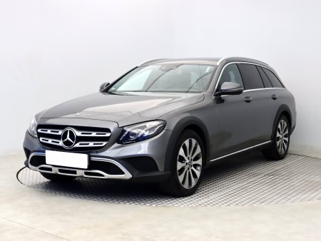 Mercedes-Benz E, 2017 - pohled č. 3