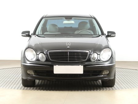 Mercedes-Benz E, 2008 - pohled č. 2