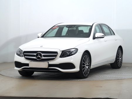 Mercedes-Benz E, 2016 - pohled č. 3