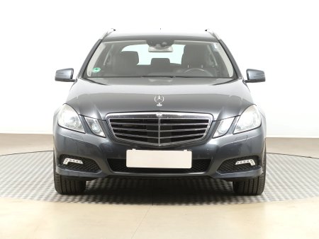 Mercedes-Benz E, 2010 - pohled č. 2