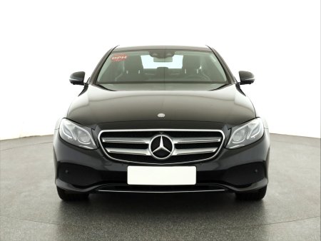 Mercedes-Benz E, 2016 - pohled č. 2