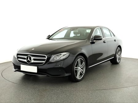 Mercedes-Benz E, 2016 - pohled č. 3