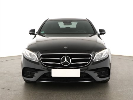 Mercedes-Benz E, 2020 - pohled č. 2