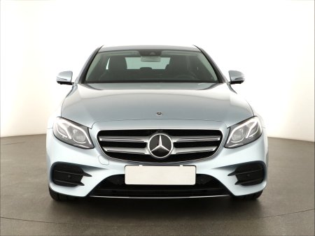 Mercedes-Benz E, 2018 - pohled č. 2