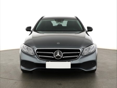 Mercedes-Benz E, 2017 - pohled č. 2