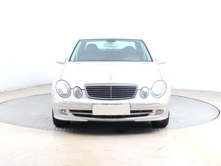 Mercedes-Benz E, 2005 - pohled č. 2