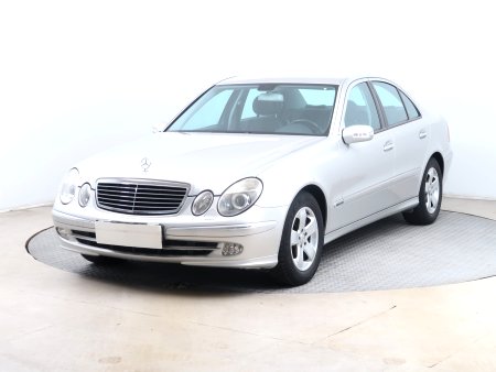 Mercedes-Benz E, 2005 - pohled č. 3