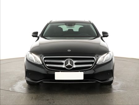 Mercedes-Benz E, 2017 - pohled č. 2