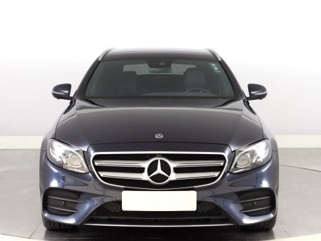 Mercedes-Benz E, 2018 - pohled č. 2