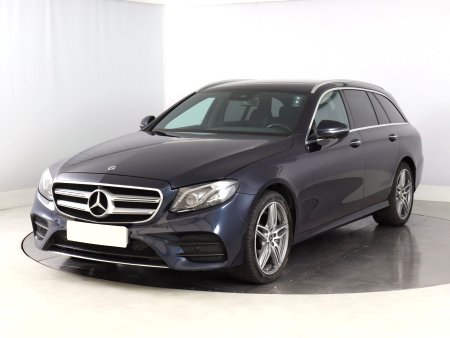 Mercedes-Benz E, 2018 - pohled č. 3