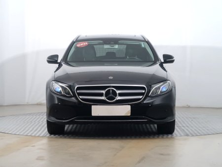 Mercedes-Benz E, 2016 - pohled č. 2