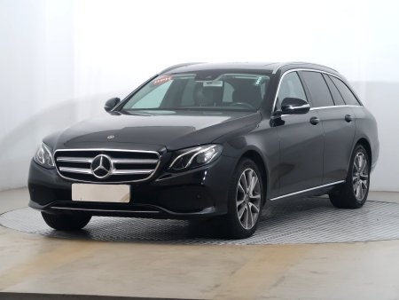 Mercedes-Benz E, 2016 - pohled č. 3