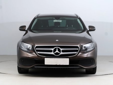 Mercedes-Benz E, 2016 - pohled č. 2