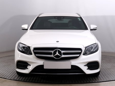 Mercedes-Benz E, 2018 - pohled č. 2