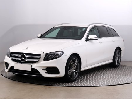Mercedes-Benz E, 2018 - pohled č. 3